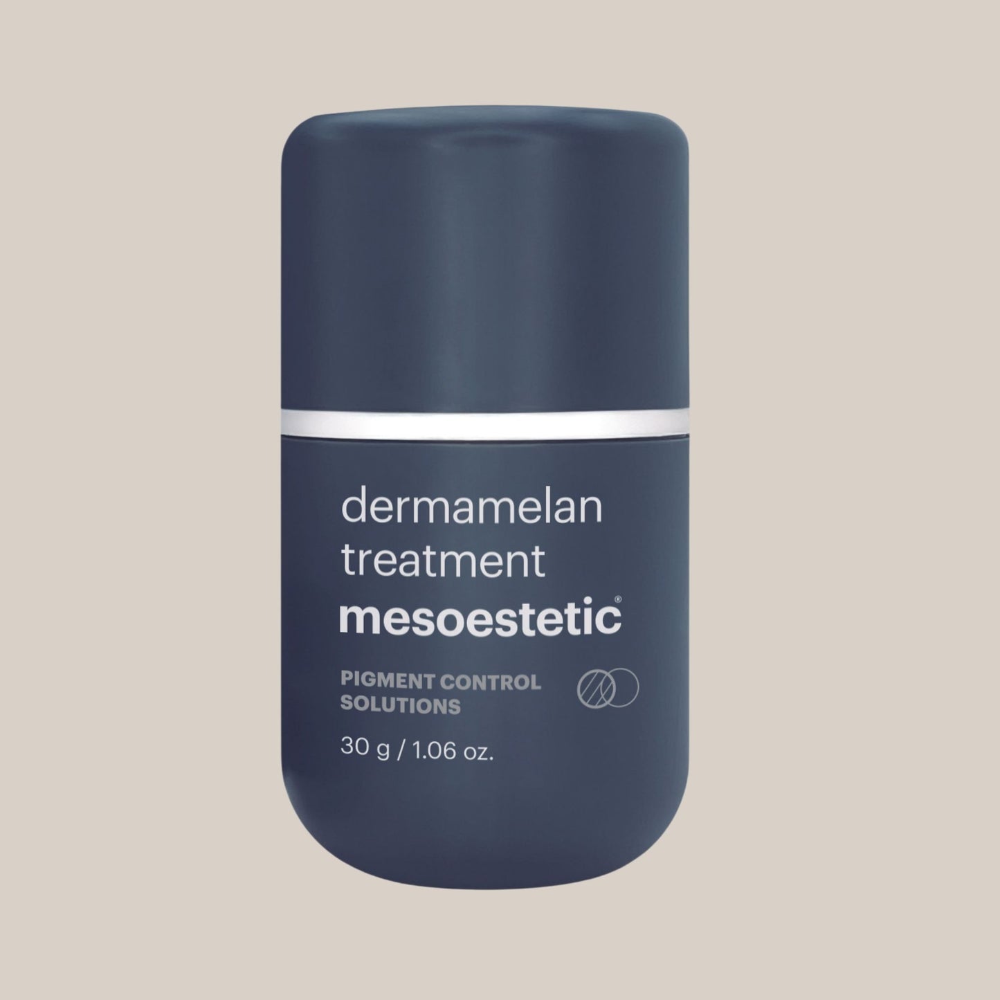 Mesoestetic Dermamelan Treatment Cream - luksuzna krema u elegantnoj bočici, dizajnirana za smanjenje tamnih mrlja i hiperpigmentacije, poboljšava ujednačenost tena